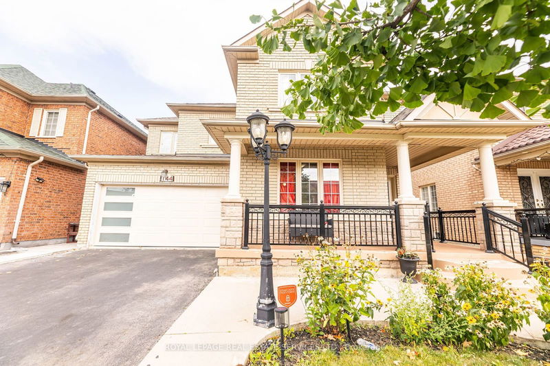 144 Saintsbury Cres  Brampton, L6R 2W4 | Image 4