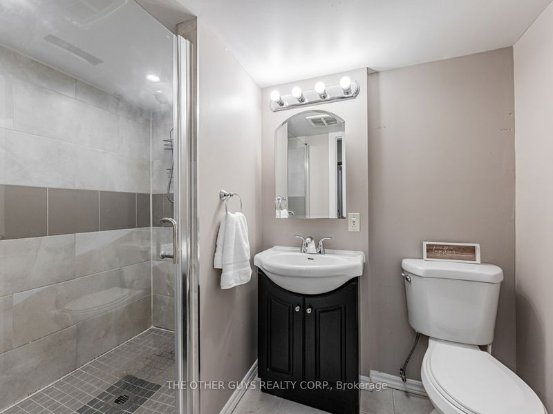 89 Alhart Dr  Toronto, M9V 2N6 | Image 31