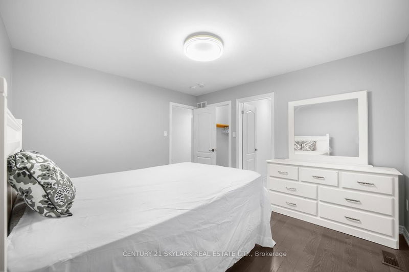 3270 Etude Dr  Mississauga, L4T 1T3 | Image 30