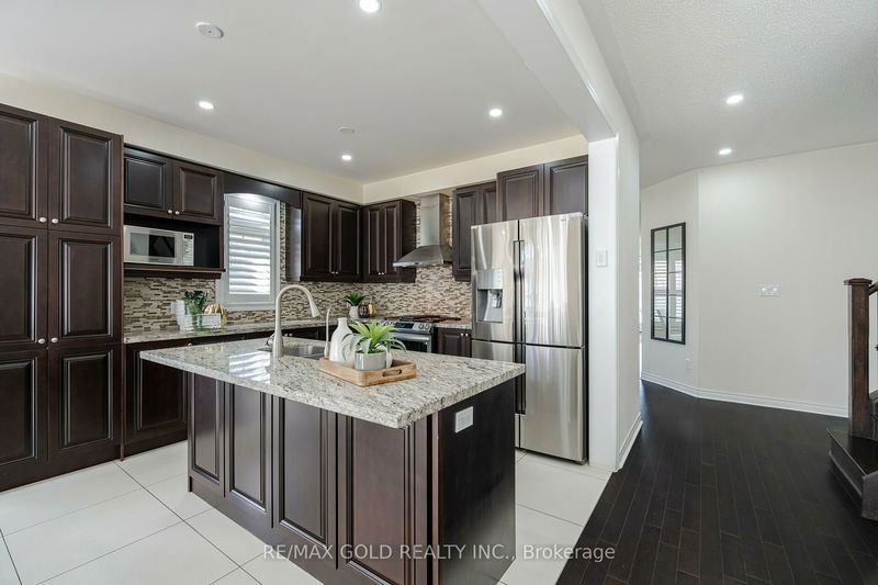 94 Zelda Rd  Brampton, L6R 3V4 | Image 11