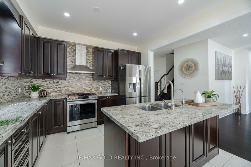 94 Zelda Rd  Brampton, L6R 3V4 | Image 12