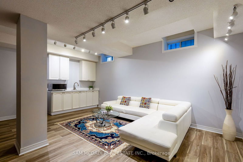 3875 Candlelight Dr  Mississauga, L5M 8B2 | Image 32