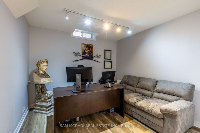 3875 Candlelight Dr  Mississauga, L5M 8B2 | Image 35