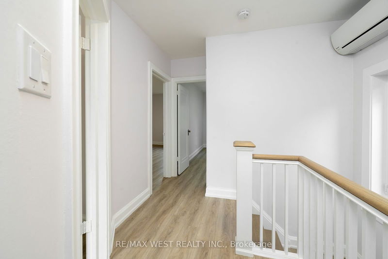 682 Durie St  Toronto, M6S 3H3 | Image 20