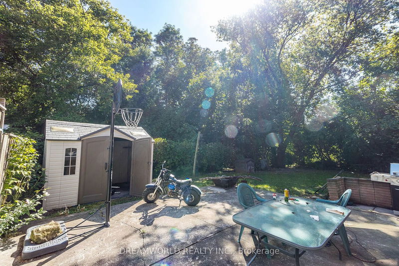 39 Pecan Crt  Toronto, M3L 1R6 | Image 22