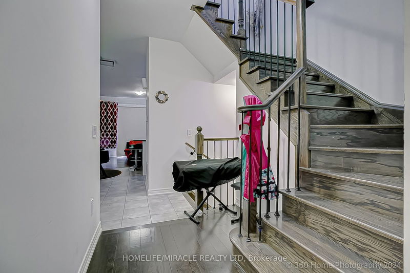 64 Finegan Circ  Brampton, L7A 2Z8 | Image 25