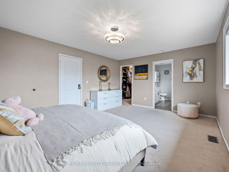 20 Prima Vista Crt  Brampton, L7A 3W8 | Image 24