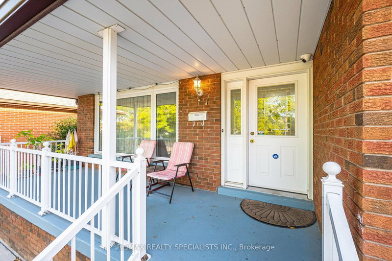 4 Manorcrest St, Brampton, L6S 2W9 | Image 2