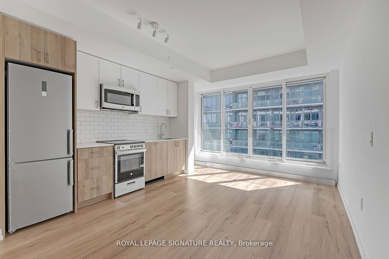 home for lease on 411-1195 The Queensway