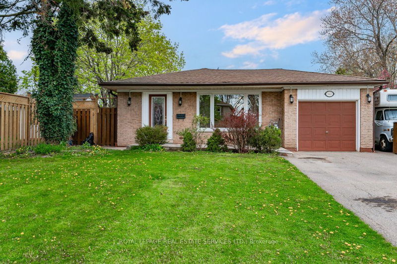 367 Yale Cres  Oakville, L6L 3L6 | Image 1