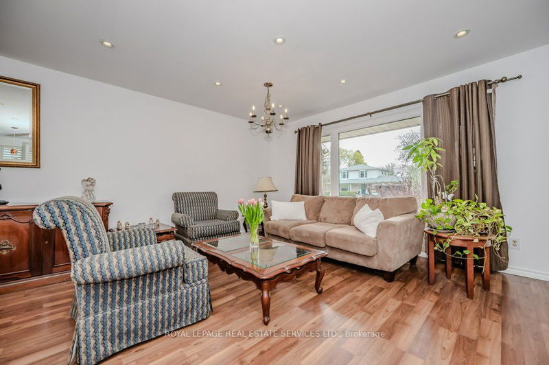 367 Yale Cres  Oakville, L6L 3L6 | Image 5