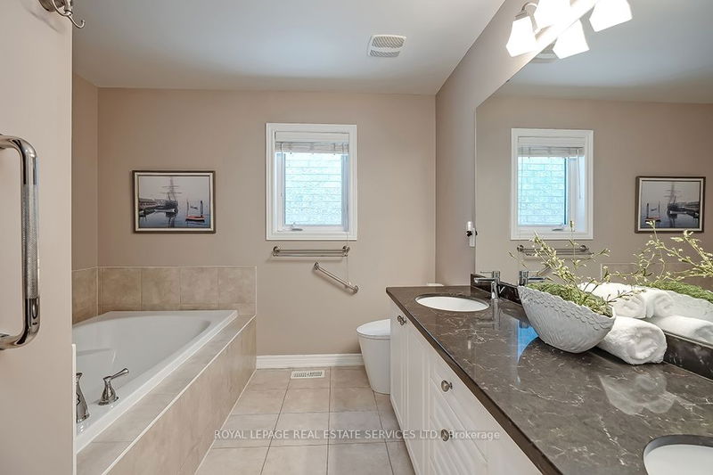 2433 Presquile Dr  Oakville, L6H 0B8 | Image 22