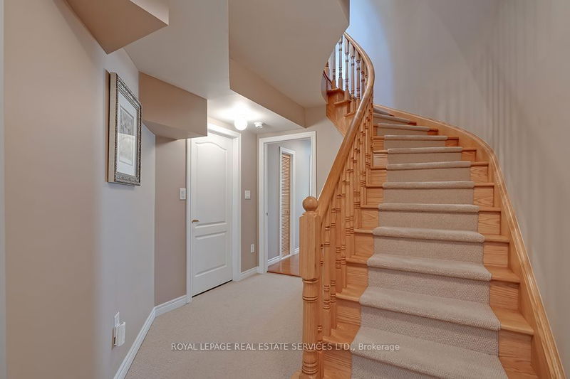 2433 Presquile Dr  Oakville, L6H 0B8 | Image 30