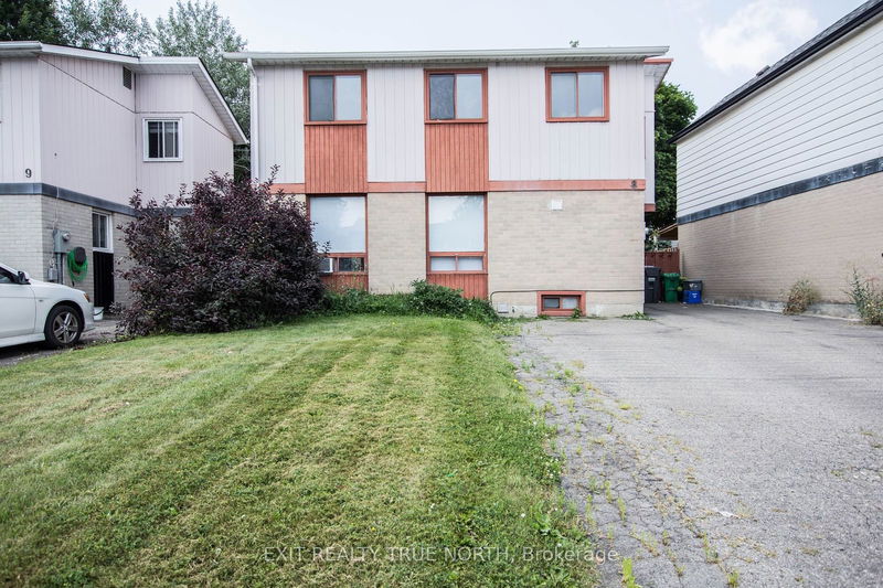 8 Grand Rapids Sq  Brampton, L6S 2H9 | Image 1