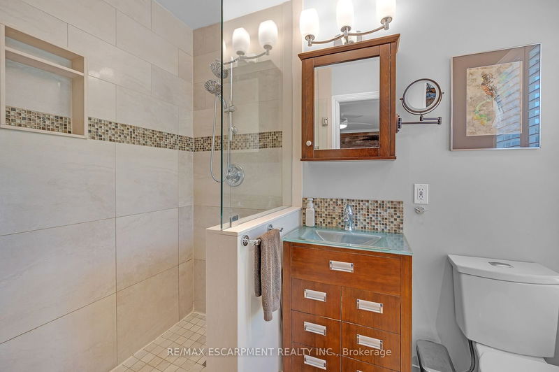 2482 Waterford St  Oakville, L6L 5E6 | Image 16