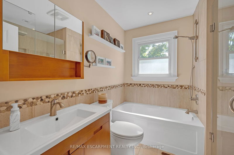 2482 Waterford St  Oakville, L6L 5E6 | Image 20