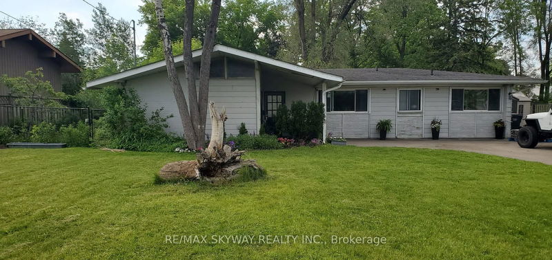 home for lease on 210 South Service Road