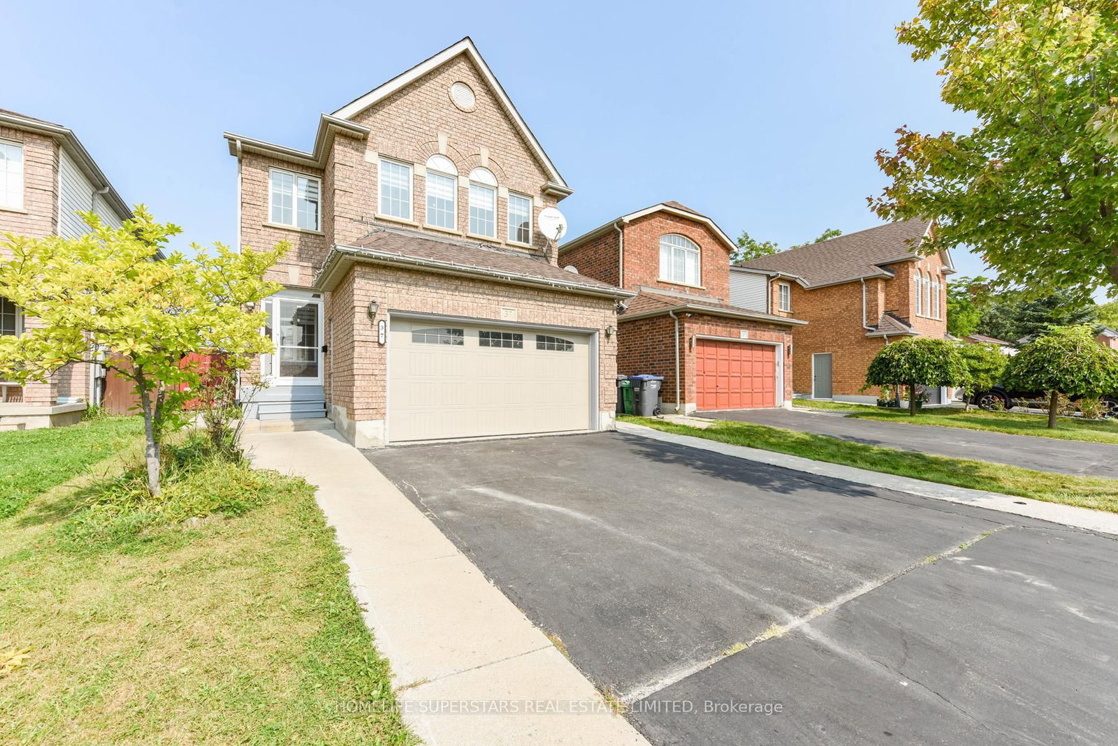 Listing photo 2