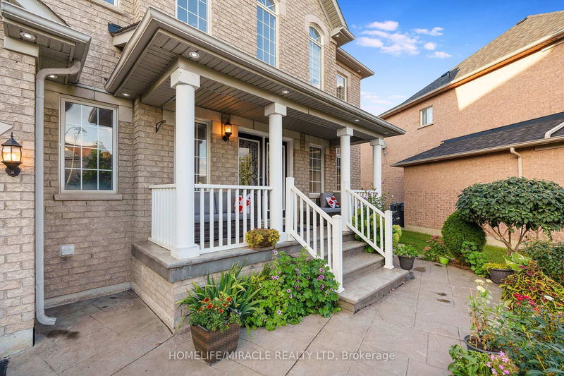 46 Amboise Cres  Brampton, L7A 3H2 | Image 2