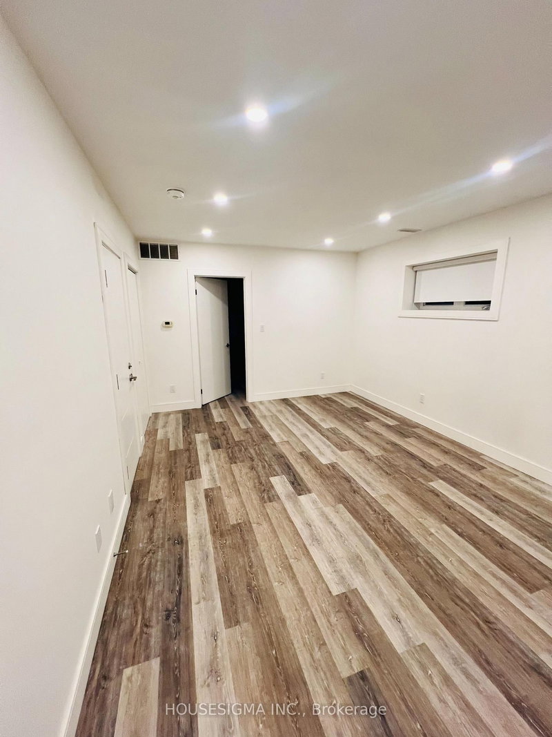 Main - 71 Chamberlain Ave, Toronto, M6E 4J9 | Image 2