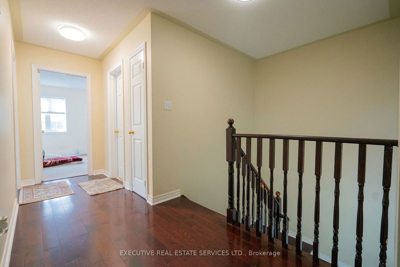 41 Fallstar Cres  Brampton, L7A 2J6 | Image 15