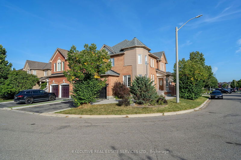 41 Fallstar Cres  Brampton, L7A 2J6 | Image 2