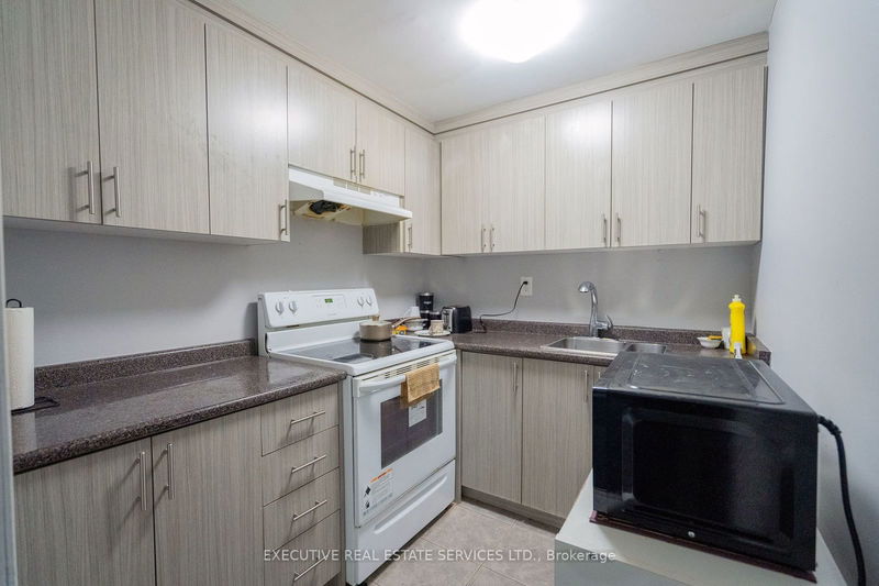 41 Fallstar Cres  Brampton, L7A 2J6 | Image 24