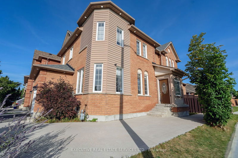 41 Fallstar Cres  Brampton, L7A 2J6 | Image 5