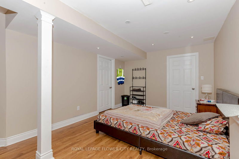 21 Summerdale Cres  Brampton, L6X 4V8 | Image 15