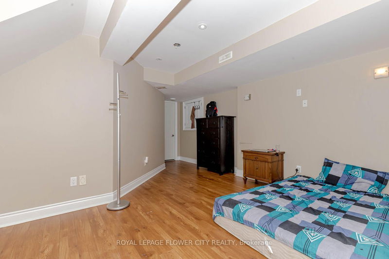 21 Summerdale Cres  Brampton, L6X 4V8 | Image 17