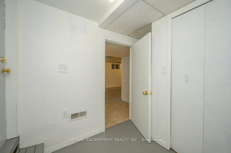 1041 Shepherds Dr  Burlington, L7T 3R4 | Image 20