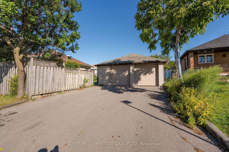 9 Cuffley Cres S Toronto, M3K 1X5 | Image 2