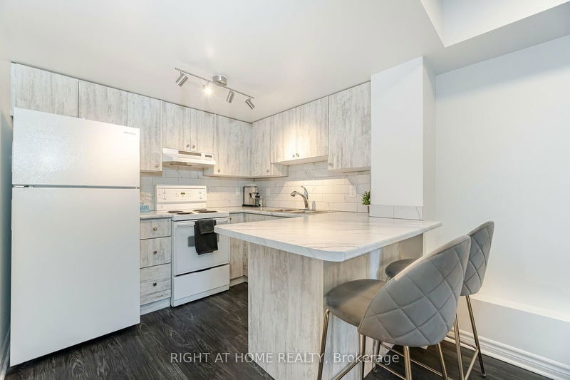  72 - 9 Windermere Ave  Toronto, M6S 5A4 | Image 12