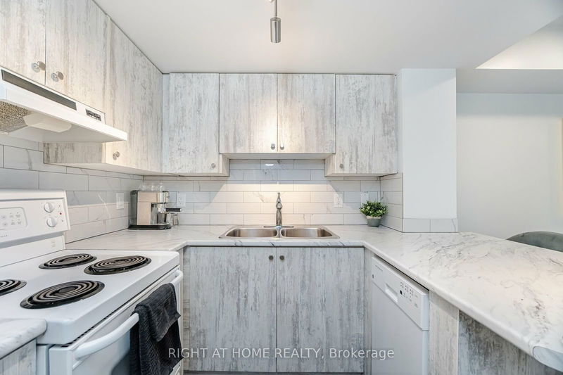  72 - 9 Windermere Ave  Toronto, M6S 5A4 | Image 15