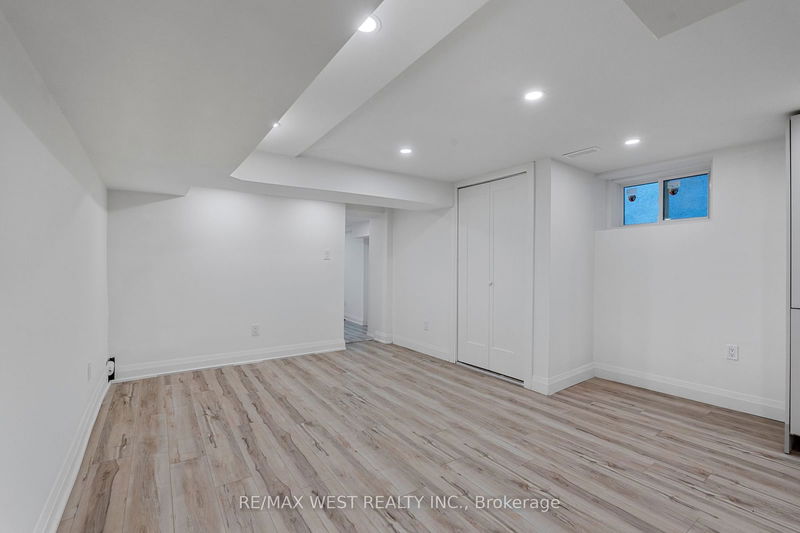 211 Gilbert Ave  Toronto, M6E 4W6 | Image 22