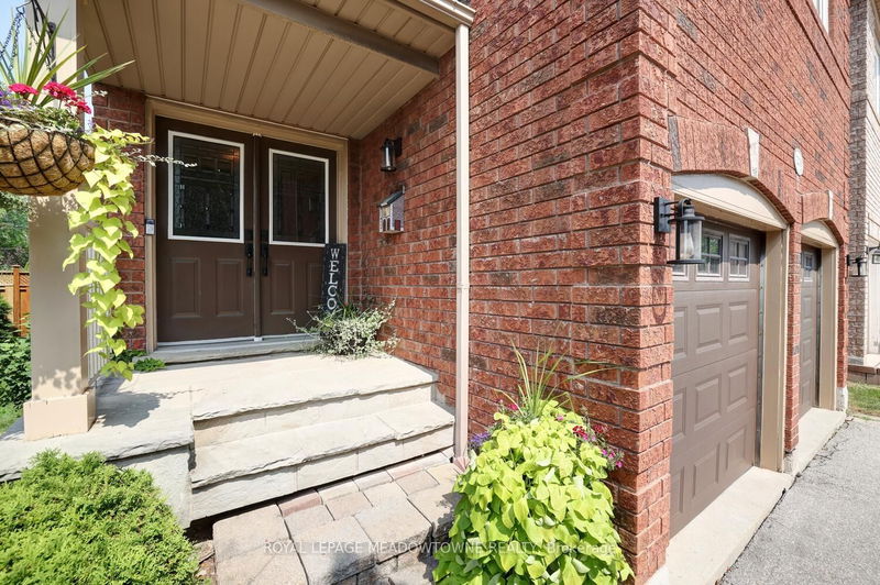 1205 Barnswallow Crt  Mississauga, L5V 2J6 | Image 5