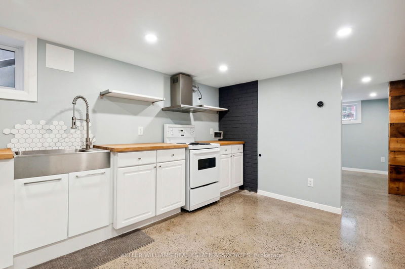 21 Methuen Ave  Toronto, M6S 1Z7 | Image 20