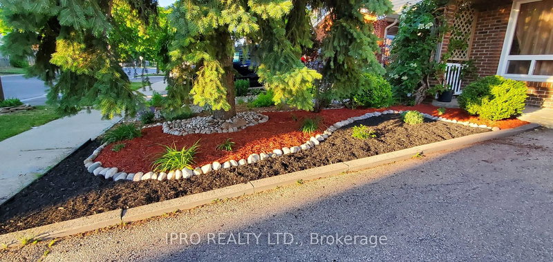 12 Simmons Blvd, Brampton, L6V 3V5 | Image 2