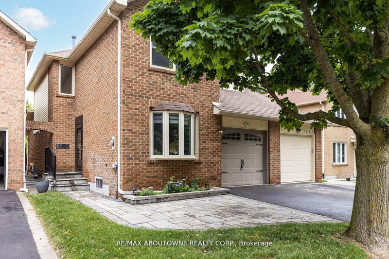 1204 Potters Wheel Cres  Oakville, L6M 1J2 | Image 1