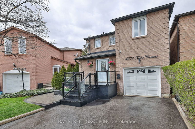 4277 Torino Cres  Mississauga, L4W 3T4 | Image 1