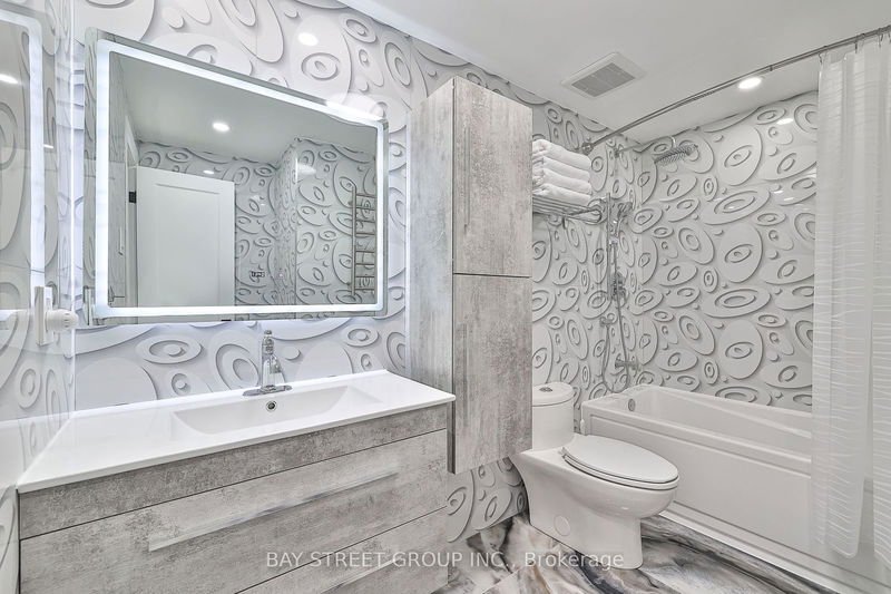 4277 Torino Cres  Mississauga, L4W 3T4 | Image 29