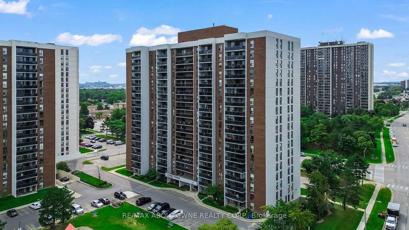  1104 - 17 Knightsbridge Rd  Brampton, L6T 3X9 | Image 1