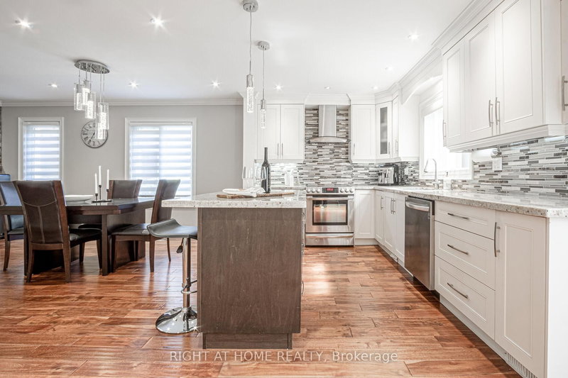 4302 Highgate Cres, Mississauga, L4W 3H2 | Image 3