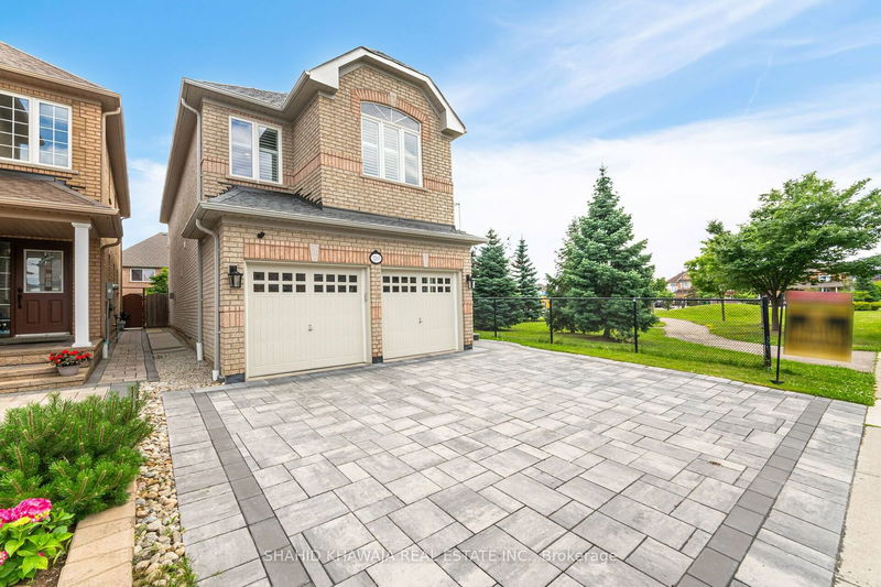 3265 Cabano Cres  Mississauga, L5M 0B9 | Image 2