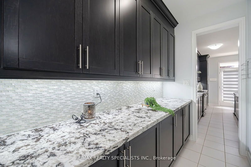 29 Ezra Cres  Brampton, L7A 5A6 | Image 7