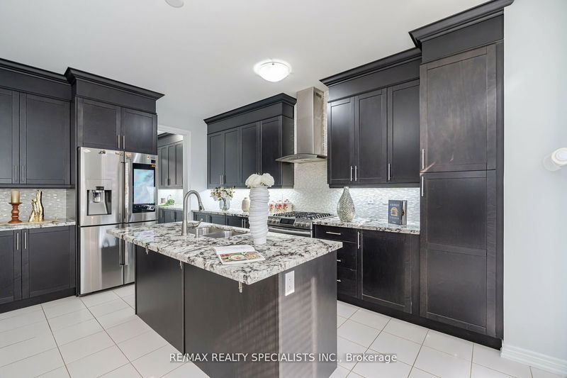 29 Ezra Cres  Brampton, L7A 5A6 | Image 9