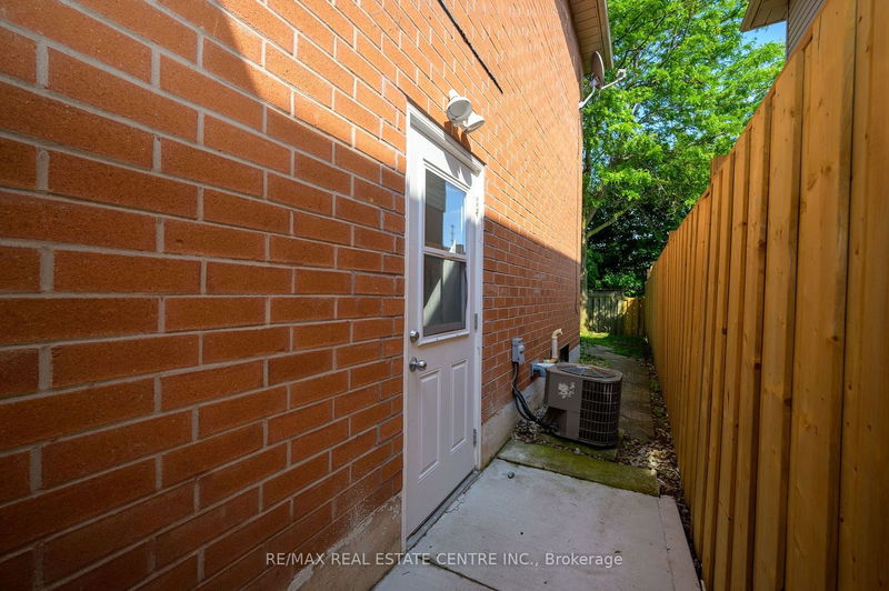 510 Taylor Cres  Burlington, L7L 6G3 | Image 27