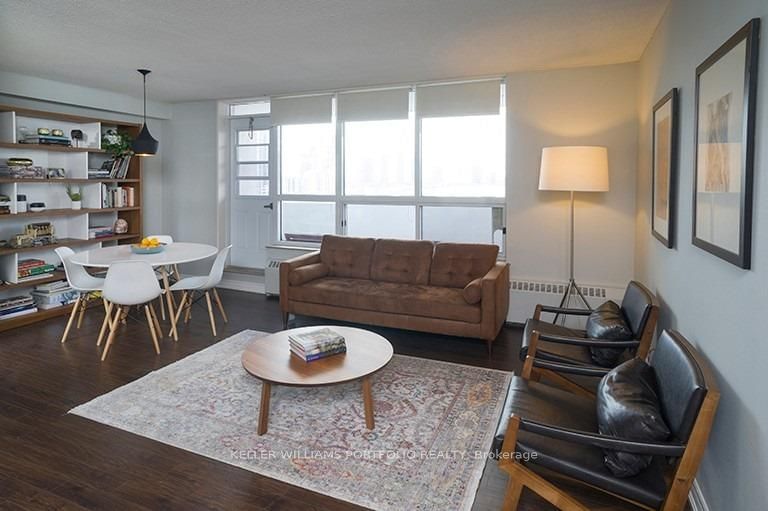 home for lease on 1602-45 Southport Street