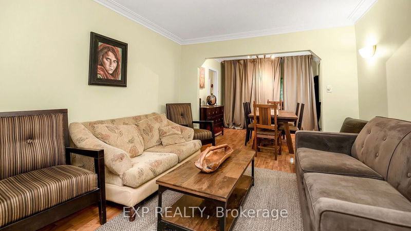 39 South Kingsway   Toronto, M6S 3T2 | Image 10