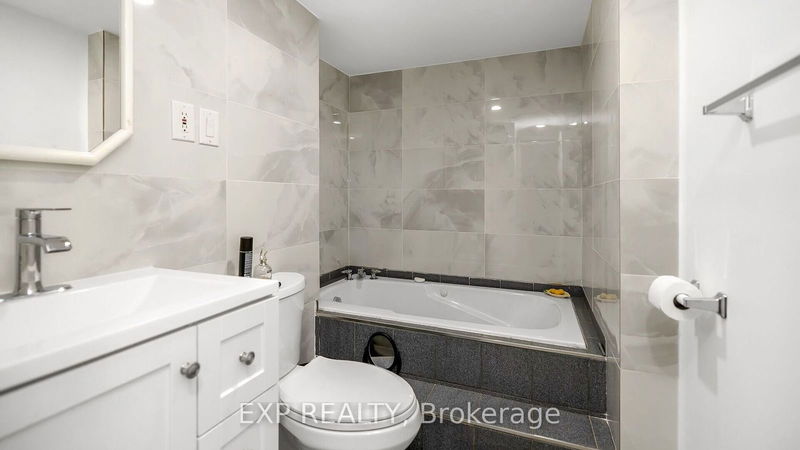 39 South Kingsway   Toronto, M6S 3T2 | Image 15